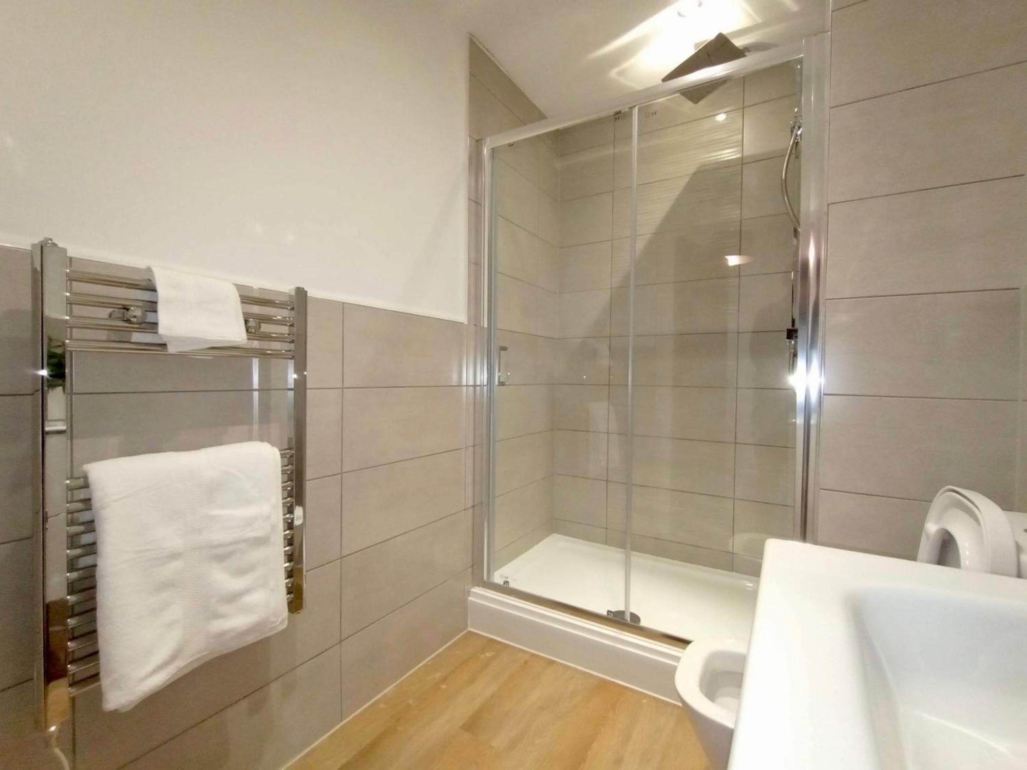 شقة Luxury 2 Bed 2 Bath Flat Near Old Trafford مانشستر المظهر الخارجي الصورة