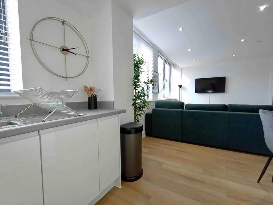 شقة Luxury 2 Bed 2 Bath Flat Near Old Trafford مانشستر المظهر الخارجي الصورة